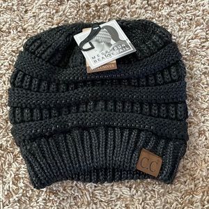 Messy bun beanie NWT